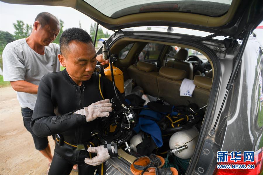 （防汛抗洪&middot;圖文互動(dòng)）（5）洞庭&ldquo;蛙人&rdquo;：在水下10米打響家園保衛(wèi)戰(zhàn)