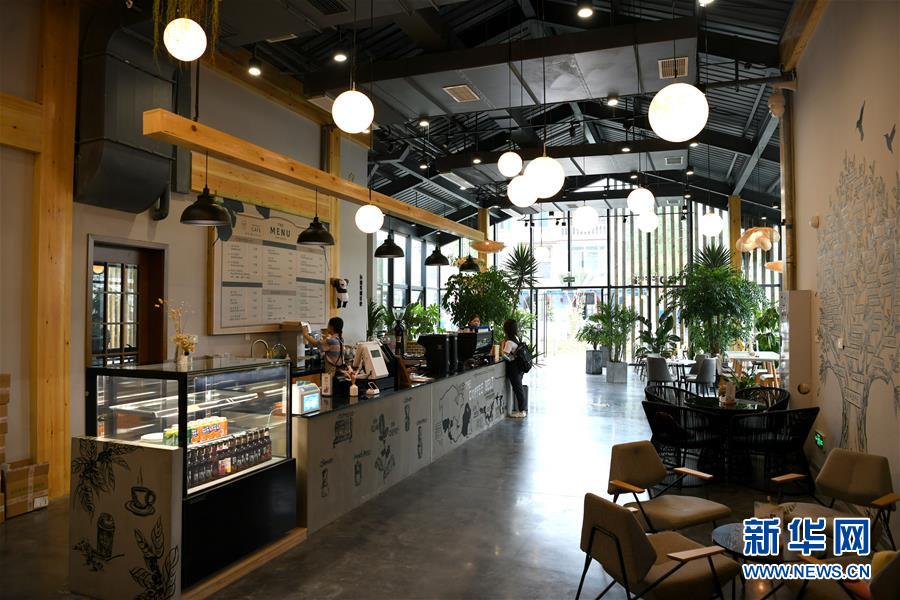 （新華全媒頭條&middot;走向我們的小康生活&middot;圖文互動）（12）奮斗繪就&ldquo;新天府&rdquo;&mdash;&mdash;川蜀大地干群&ldquo;戰貧&rdquo;軌跡掃描