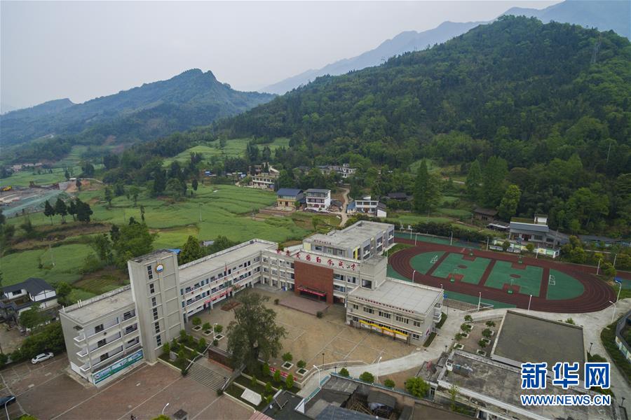 （新華全媒頭條&middot;圖文互動(dòng)）（12）&ldquo;美麗的中國夢(mèng)屬于你們&rdquo;&mdash;&mdash;以習(xí)近平同志為核心的黨中央關(guān)心少年兒童工作紀(jì)實(shí)