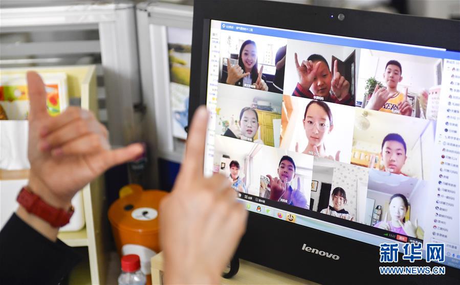 （新華全媒頭條&middot;圖文互動(dòng)）（17）&ldquo;美麗的中國夢(mèng)屬于你們&rdquo;&mdash;&mdash;以習(xí)近平同志為核心的黨中央關(guān)心少年兒童工作紀(jì)實(shí)