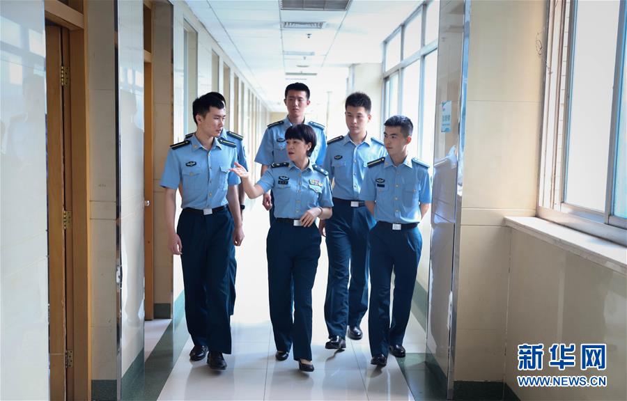 （圖文互動）（3）&ldquo;白衣戰士&rdquo;在沖鋒&mdash;&mdash;記&ldquo;最美新時代革命軍人&rdquo;仲月霞