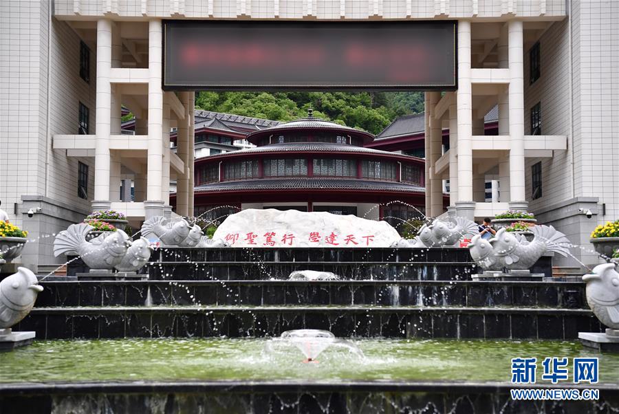 （新華視點&middot;圖文互動）（3）學校建漂亮點本無錯，為何這所&ldquo;豪華中學&rdquo;讓人困惑？