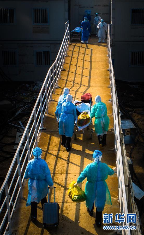 （新華全媒頭條&middot;圖文互動）（10）以仁心仁術(shù)造福人民&mdash;&mdash;寫在第三個中國醫(yī)師節(jié)之際