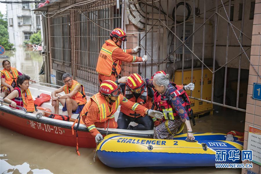 （防汛抗洪&middot;圖文互動）（11）筑起防大汛的堅強防線&mdash;&mdash;重慶防御長江、嘉陵江過境洪峰現場記錄