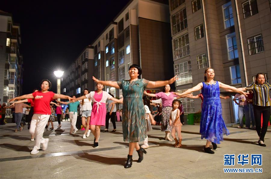 （走向我們的小康生活&middot;圖文互動）（4）&ldquo;樓上過日子，樓下賺票子&rdquo;&mdash;&mdash;來自陜西安康的易地扶貧搬遷一線觀察