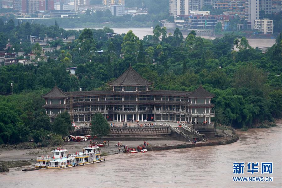 （新華全媒頭條&middot;圖文互動(dòng)）（3）&ldquo;洪線&rdquo;逆險(xiǎn)守家國(guó)&mdash;&mdash;抗洪一線的凡人星光