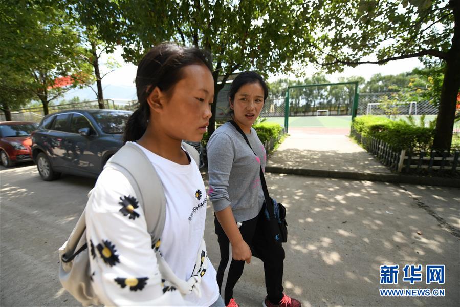 （熱點鮮報&middot;圖文互動）（1）為了大涼山的下一代，她奔赴在助學路上