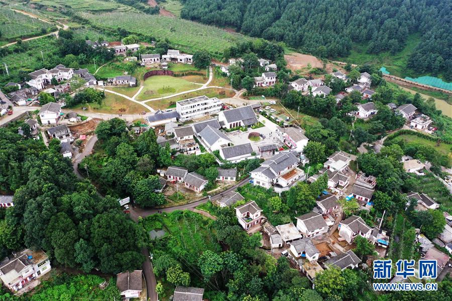 （全面建成小康社會&ldquo;百城千縣萬村調研行&rdquo;&middot;圖文互動）（4）海雀村的&ldquo;第五代房&rdquo;