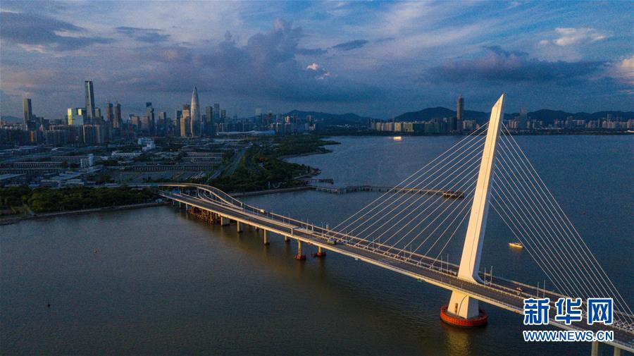 （在習(xí)近平新時(shí)代中國特色社會(huì)主義思想指引下&mdash;&mdash;新時(shí)代新作為新篇章&middot;習(xí)近平總書記關(guān)切事&middot;圖文互動(dòng)）（1）我家大門常打開&mdash;&mdash;經(jīng)濟(jì)特區(qū)全方位對外開放故事