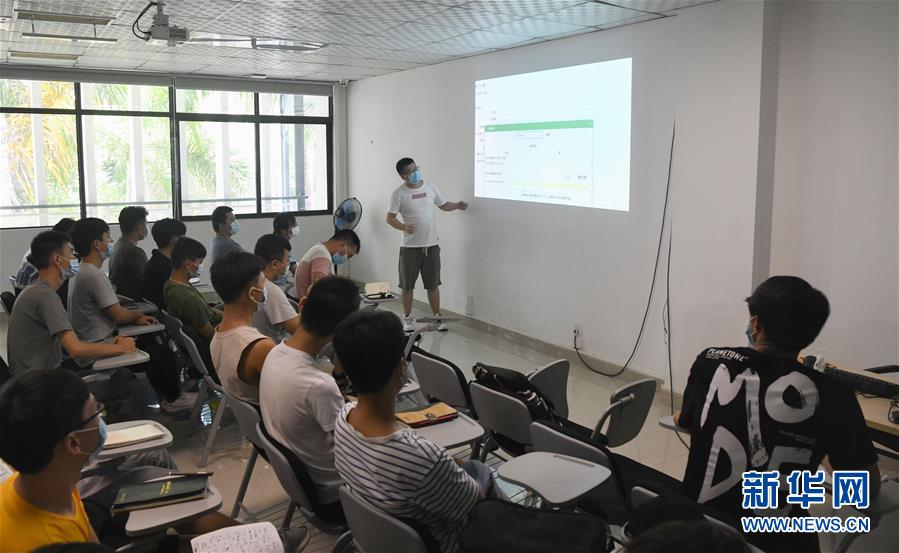 （在習(xí)近平新時(shí)代中國特色社會(huì)主義思想指引下&mdash;&mdash;新時(shí)代新作為新篇章&middot;習(xí)近平總書記關(guān)切事&middot;圖文互動(dòng)）（9）我家大門常打開&mdash;&mdash;經(jīng)濟(jì)特區(qū)全方位對外開放故事