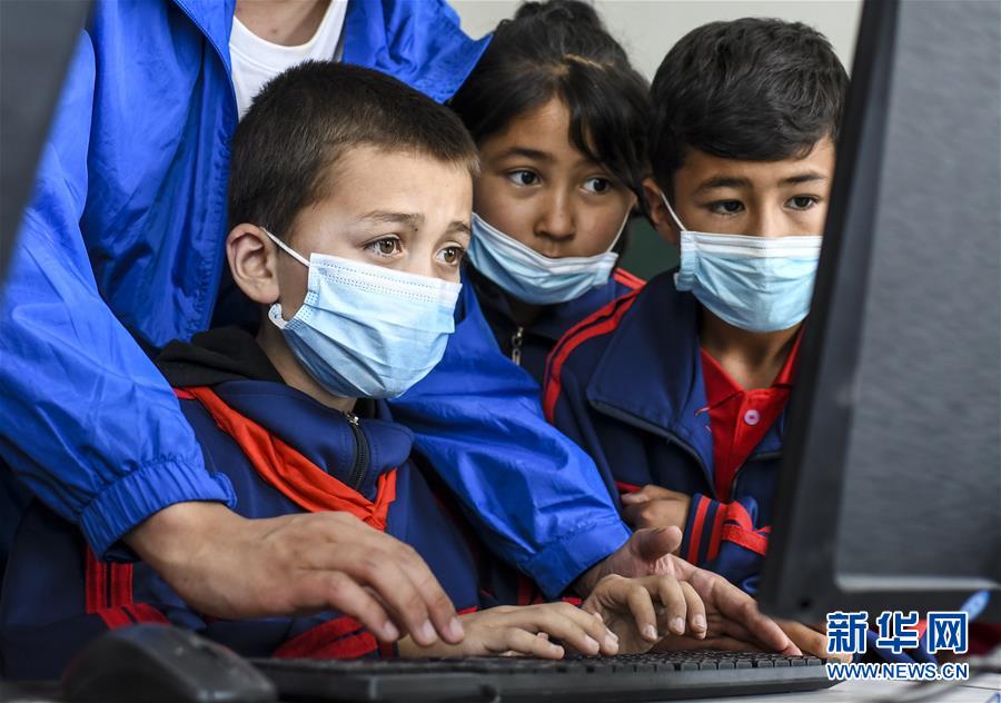 （新華全媒頭條&middot;圖文互動）（4）新天地 新兒女 新奇跡&mdash;&mdash;脫貧攻堅繪就新疆新圖景