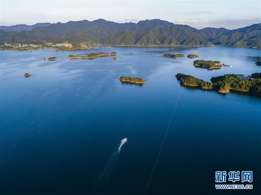 （新華全媒頭條&middot;圖文互動(dòng)）（9）歷史交匯點(diǎn)上的宏偉藍(lán)圖 &mdash;&mdash;《中共中央關(guān)于制定國(guó)民經(jīng)濟(jì)和社會(huì)發(fā)展第十四個(gè)五年規(guī)劃和二〇三五年遠(yuǎn)景目標(biāo)的建議》誕生記