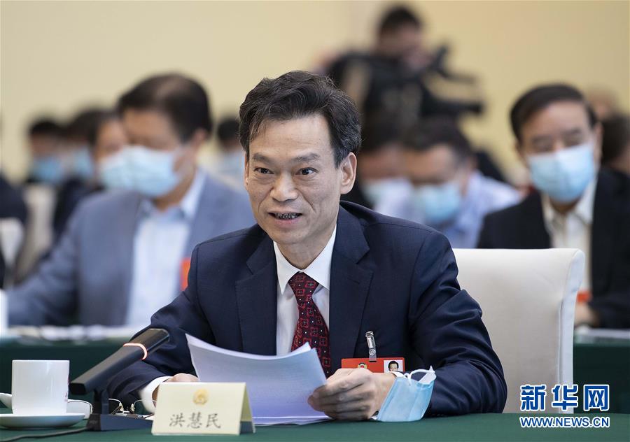 （兩會&middot;熱點畫報）（2）代表委員建言統籌做好經濟社會發展工作