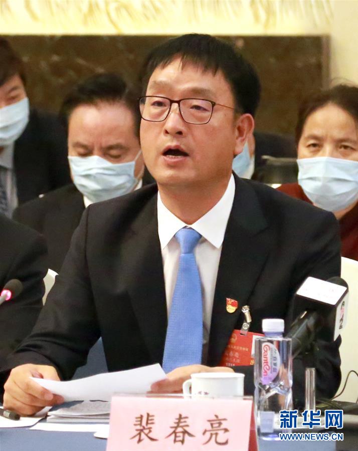 （兩會&middot;熱點(diǎn)畫報(bào)）（7）代表委員建言統(tǒng)籌做好經(jīng)濟(jì)社會發(fā)展工作