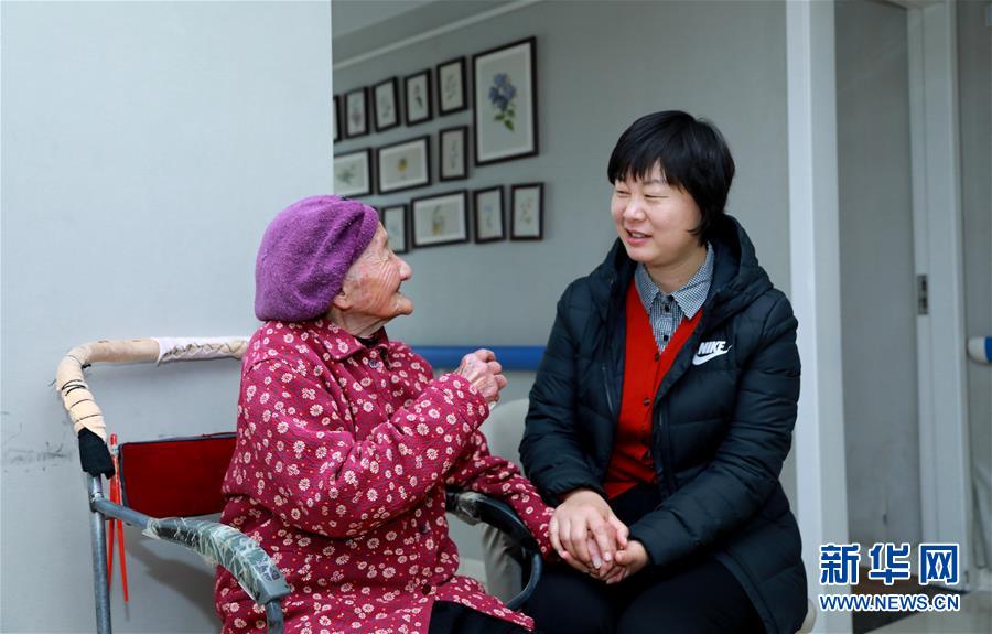 （新時代優(yōu)秀縣委書記風采&middot;圖文互動）（1）吳海燕：向百姓交一份無悔的答卷