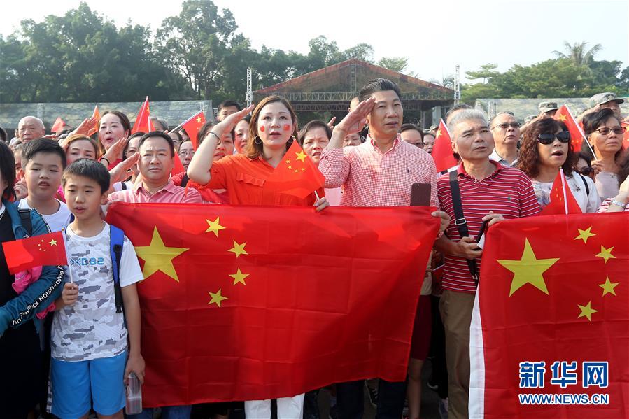 （圖文互動(dòng)）（1）&ldquo;我和我的祖國，一刻也不能分割&rdquo;&mdash;&mdash;解放軍駐香港部隊(duì)與市民共同慶祝國慶70周年見聞