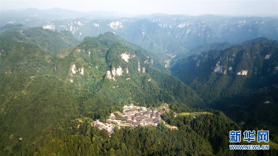 （在習(xí)近平新時(shí)代中國特色社會主義思想指引下&mdash;&mdash;新時(shí)代新作為新篇章&middot;總書記關(guān)切脫貧事&middot;圖文互動(dòng)）（1）精準(zhǔn)扶貧：提速脫貧奔小康