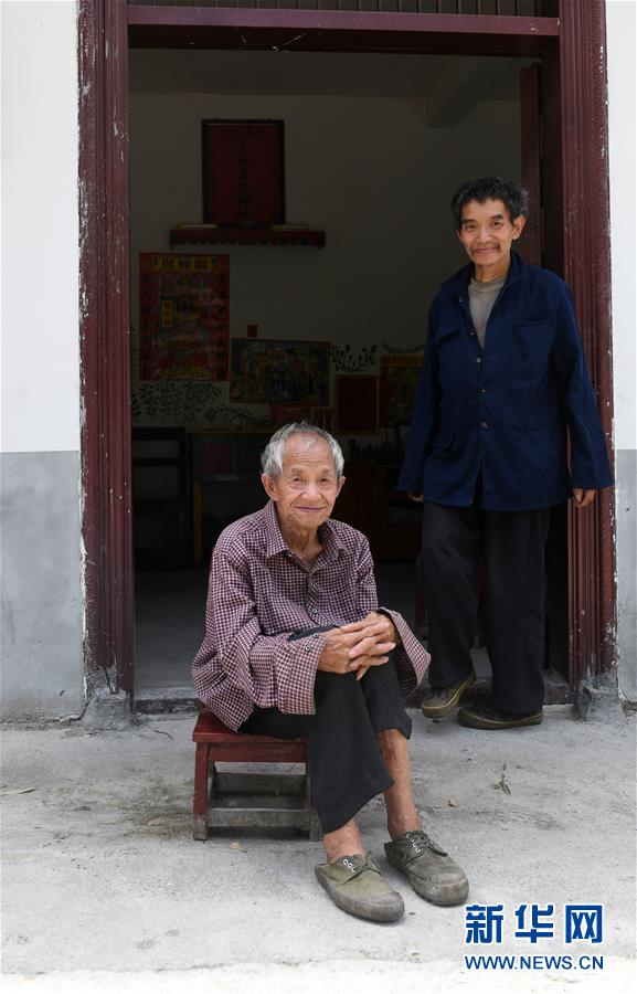 （在習(xí)近平新時(shí)代中國(guó)特色社會(huì)主義思想指引下&mdash;&mdash;新時(shí)代新作為新篇章&middot;習(xí)近平總書(shū)記關(guān)切事&middot;圖文互動(dòng)）（6）讓每一個(gè)角落都感受到幸福的溫情&mdash;&mdash;人口較少民族在脫貧攻堅(jiān)大潮中的奮進(jìn)故事