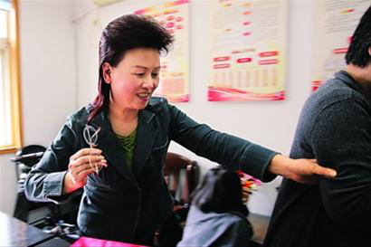 梁慧麗自己帶頭干，身邊人從跟著干到搶著干