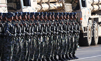 受閱部隊在進行準(zhǔn)備