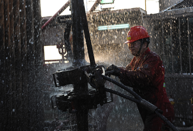 海上作業更多時刻是艱苦和孤獨。