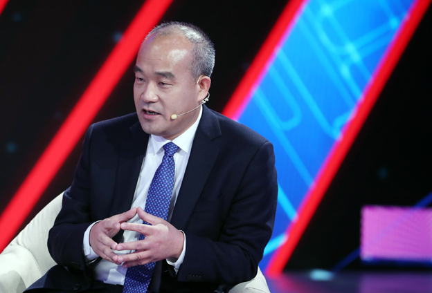 年輕人要有遠大理想，要了解到科技的核心要素所在，專心，靜下心來打好基礎。