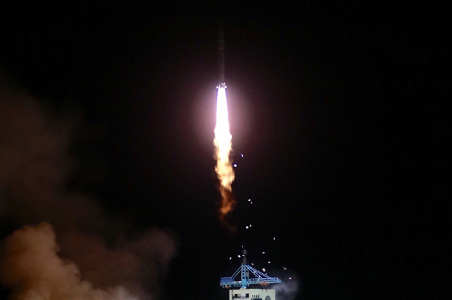 4月6日，搭載實踐十號衛星的長征二號丁運載火箭升空。