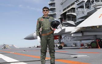 殲&mdash;15飛行員曹先建：開創重傷后重返海天的奇跡