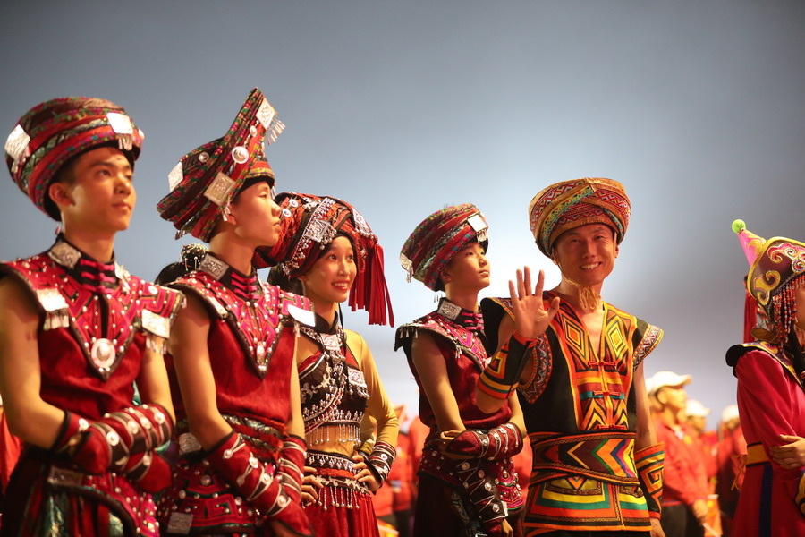 好兒好女好家園，齊心奔小康，共圓中國夢