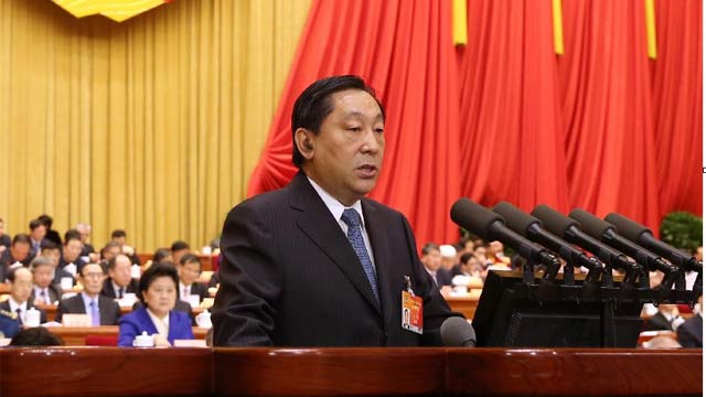 齊續春向大會報告政協十二屆二次會議以來的提案工作情況