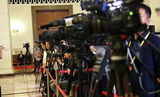 現場媒體記者準備采訪