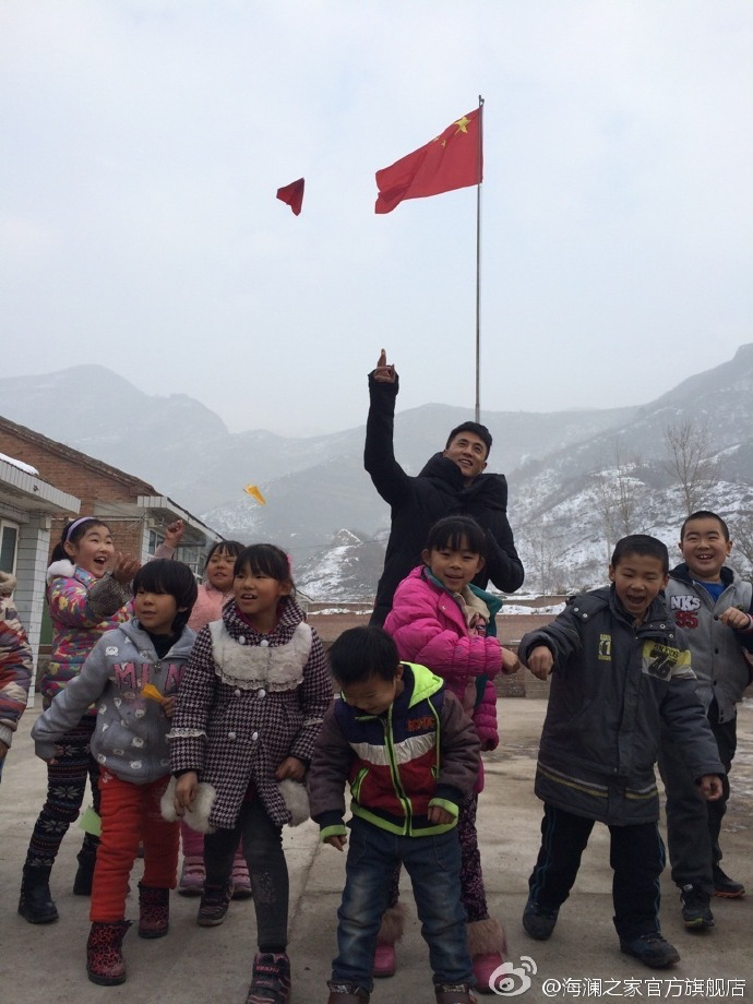 2015年&ldquo;多一克溫暖&rdquo;著名演員杜淳加入溫暖行動(dòng)。暖男杜淳很快和孩子們打成了一片，他和孩子們聊起了夢(mèng)想，讓孩子們將它寫(xiě)在紙上并折成紙飛機(jī)，領(lǐng)著孩子們來(lái)到操場(chǎng)上將帶著夢(mèng)想紙飛機(jī)放飛。