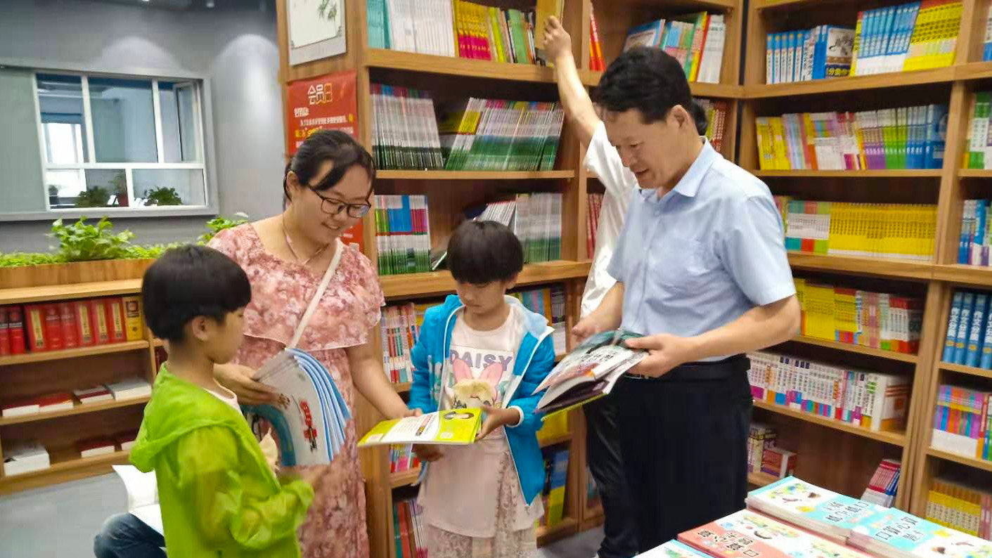 追夢中國人｜艾中福：助學路上的一盞&ldquo;明燈&rdquo;