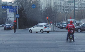 瘋狂&rdquo;外賣 板子應該打在誰身上？