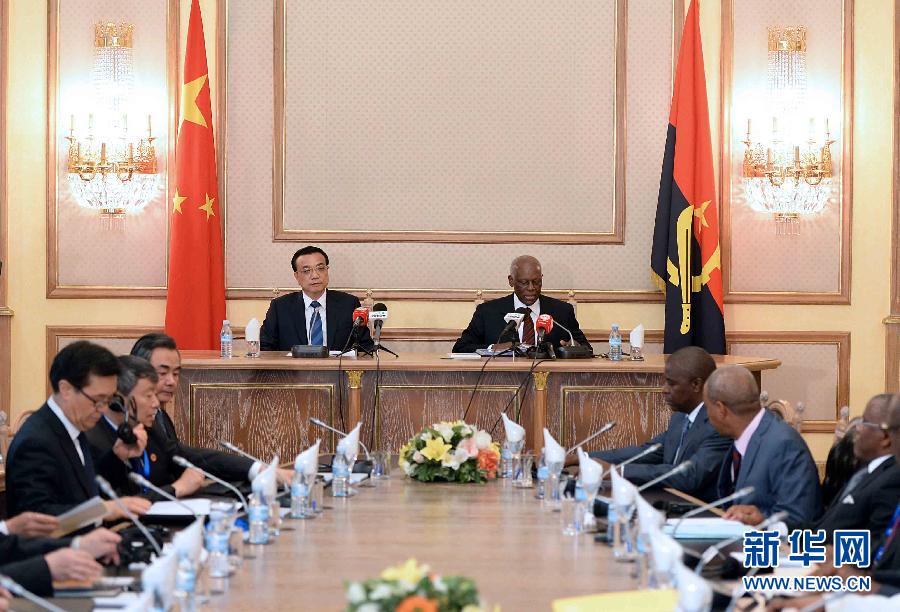 5月9日，中國國務院總理李克強在安哥拉總統府同安總統多斯桑托斯舉行會談。 新華社記者李濤攝