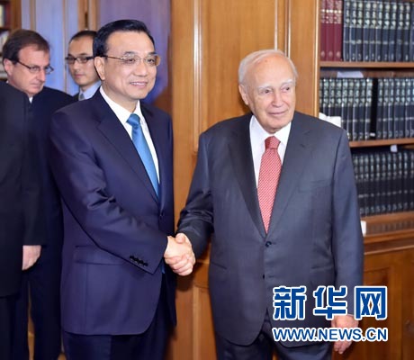 6月20日，國(guó)務(wù)院總理李克強(qiáng)在雅典總統(tǒng)府會(huì)見希臘總統(tǒng)帕普利亞斯。 新華社記者 李濤 攝