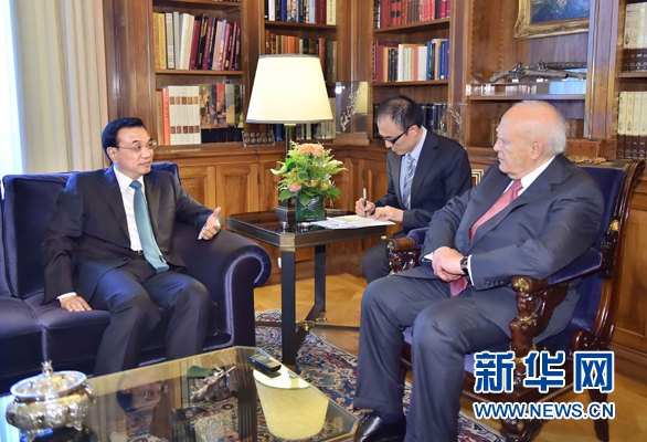 6月20日，國(guó)務(wù)院總理李克強(qiáng)在雅典總統(tǒng)府會(huì)見希臘總統(tǒng)帕普利亞斯。 新華社記者 李濤 攝