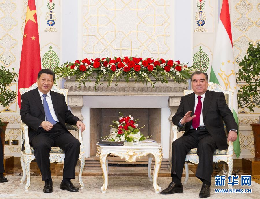 9月13日，國家主席習近平在杜尚別同塔吉克斯坦總統拉赫蒙舉行會談。 新華社記者黃敬文攝 