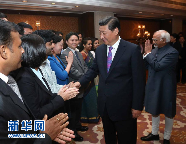9月18日，國家主席習近平在印度世界事務委員會發表題為《攜手追尋民族復興之夢》的重要演講。演講結束后，習近平接見中印兩國青年代表。新華社記者 龐興雷 攝