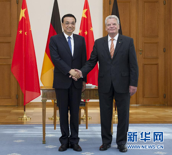 10月10日，國務院總理李克強在柏林會見德國總統高克。 新華社記者王曄 攝 