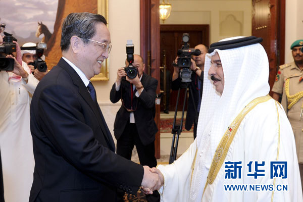 11月6日，正在巴林進行正式友好訪問的全國政協(xié)主席俞正聲在麥納麥會見巴林國王哈馬德。 新華社記者 張鐸 攝