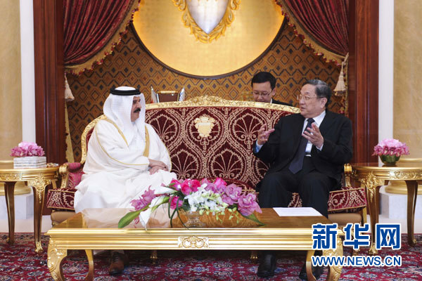 11月6日，正在巴林進行正式友好訪問的全國政協(xié)主席俞正聲在麥納麥會見巴林國王哈馬德。 新華社記者 張鐸 攝