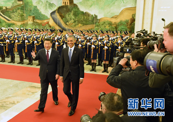 11月12日，國(guó)家主席習(xí)近平在北京人民大會(huì)堂舉行歡迎儀式，歡迎美國(guó)總統(tǒng)奧巴馬對(duì)中國(guó)進(jìn)行國(guó)事訪問。 新華社記者 劉建生 攝