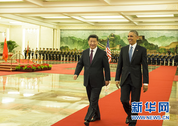 11月12日，國(guó)家主席習(xí)近平在北京人民大會(huì)堂舉行歡迎儀式，歡迎美國(guó)總統(tǒng)奧巴馬對(duì)中國(guó)進(jìn)行國(guó)事訪問。 新華社記者 李學(xué)仁 攝