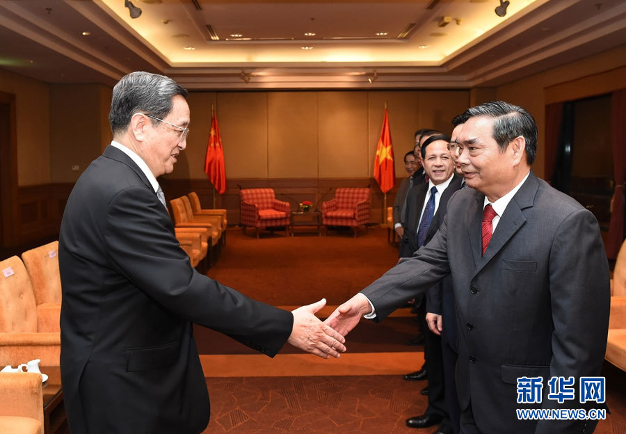 12月25日至27日，中共中央政治局常委、全國政協(xié)主席俞正聲對越南進(jìn)行正式訪問。這是12月25日，俞正聲在河內(nèi)會見越共中央書記處常務(wù)書記黎鴻英。 新華社記者劉建生攝