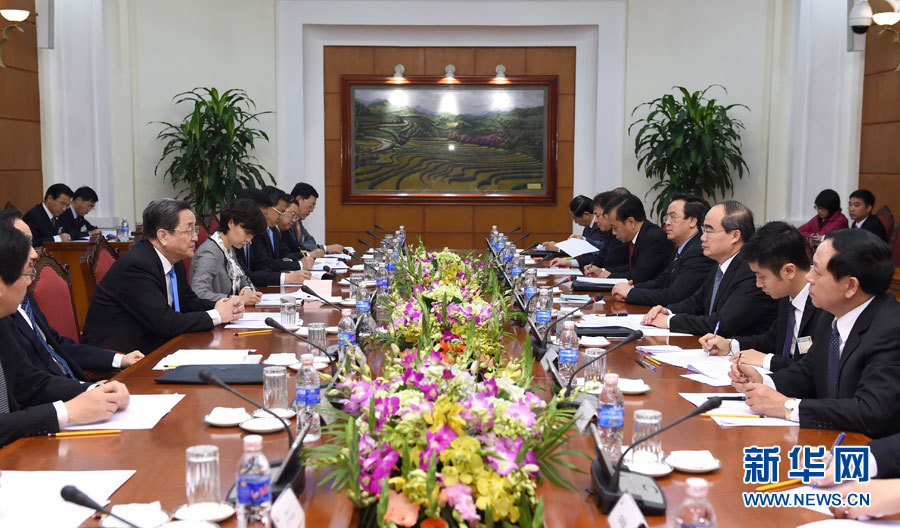 12月25日至27日，中共中央政治局常委、全國政協(xié)主席俞正聲對越南進(jìn)行正式訪問。這是12月26日，俞正聲在河內(nèi)與越南祖國陣線主席阮善仁舉行會談。 新華社記者馬占成攝