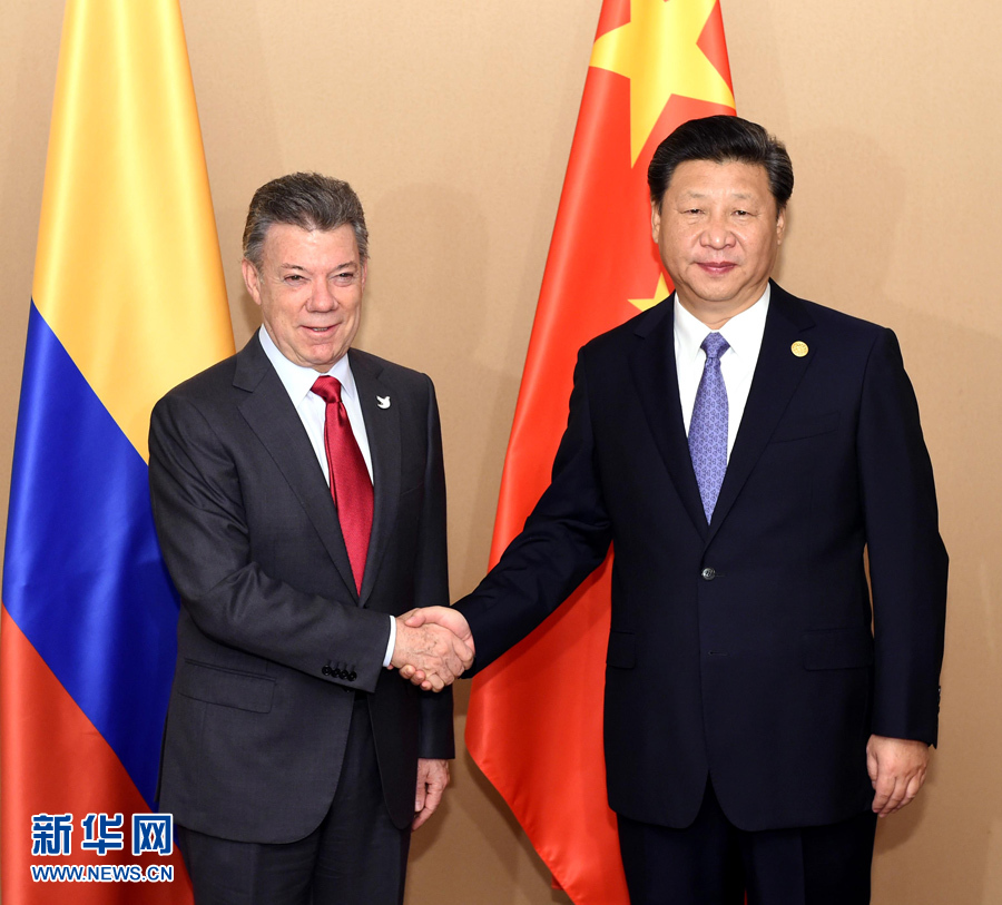 11月18日，國家主席習(xí)近平在菲律賓馬尼拉會見哥倫比亞總統(tǒng)桑托斯。 新華社記者 饒愛民 攝