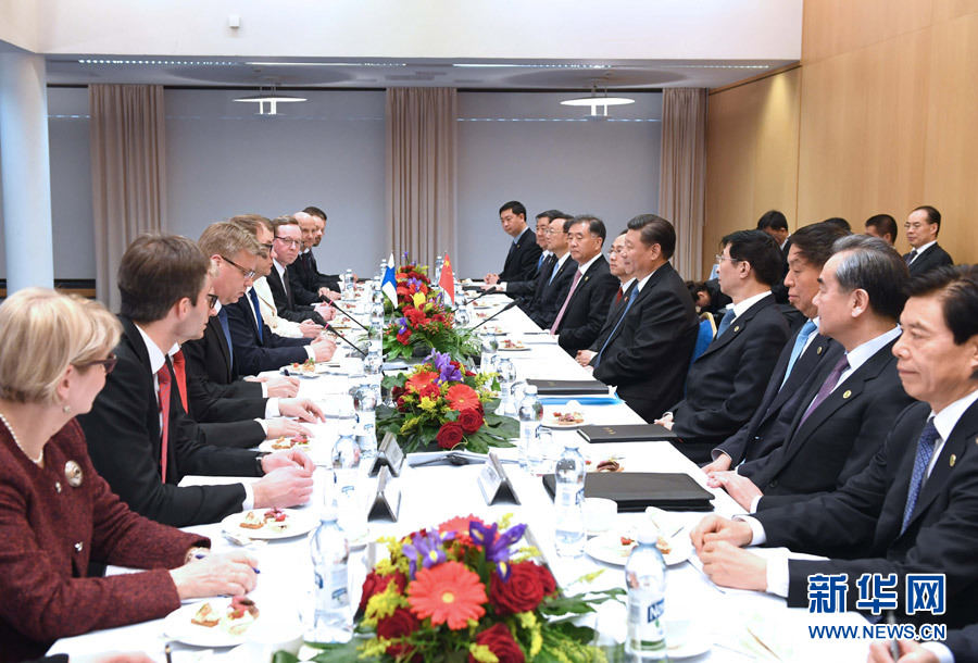 4月5日，國家主席習(xí)近平在赫爾辛基會見芬蘭總理西比萊。 新華社記者饒愛民 攝 