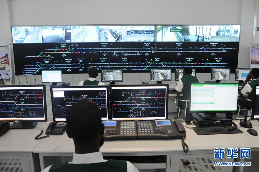 （國際&middot;圖文互動）（2）阿布賈的新&ldquo;名片&rdquo;&mdash;&mdash;試乘西非第一條城鐵線