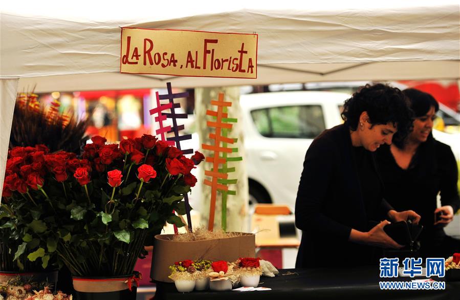 （國際&middot;圖文互動）（4）通訊：花香馥郁 書香怡人&mdash;&mdash;記西班牙巴塞羅那圣喬治節